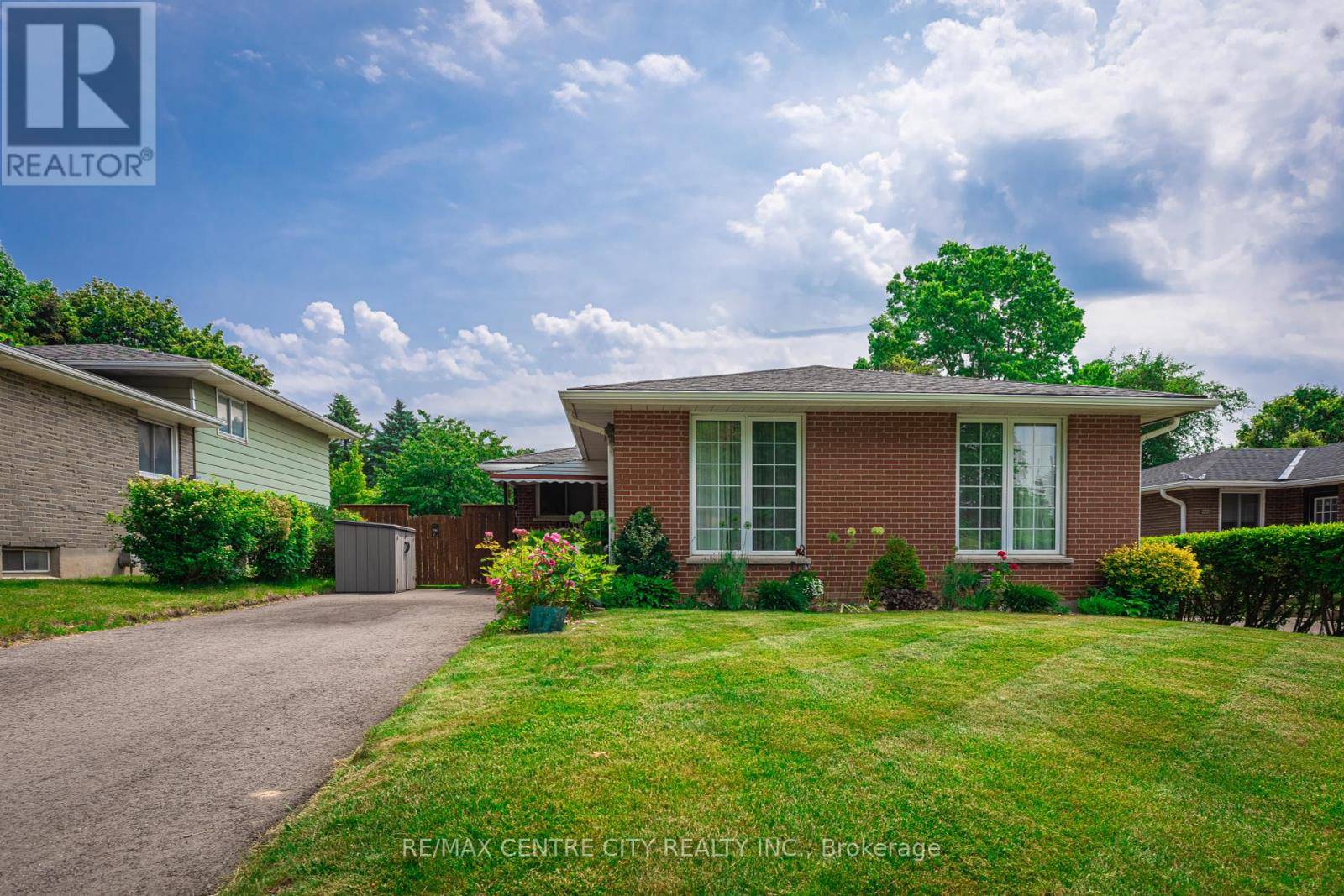 London North (north K), ON N6G1K8,482 CASTLEGROVE BOULEVARD