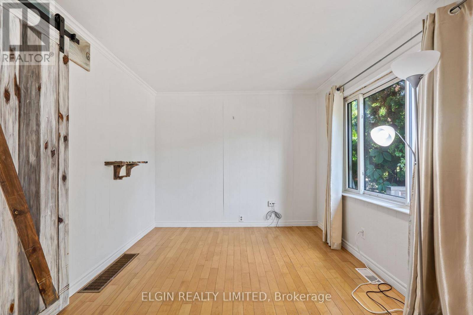 London South (south I), ON N5Z3L5,189 EMERSON AVENUE