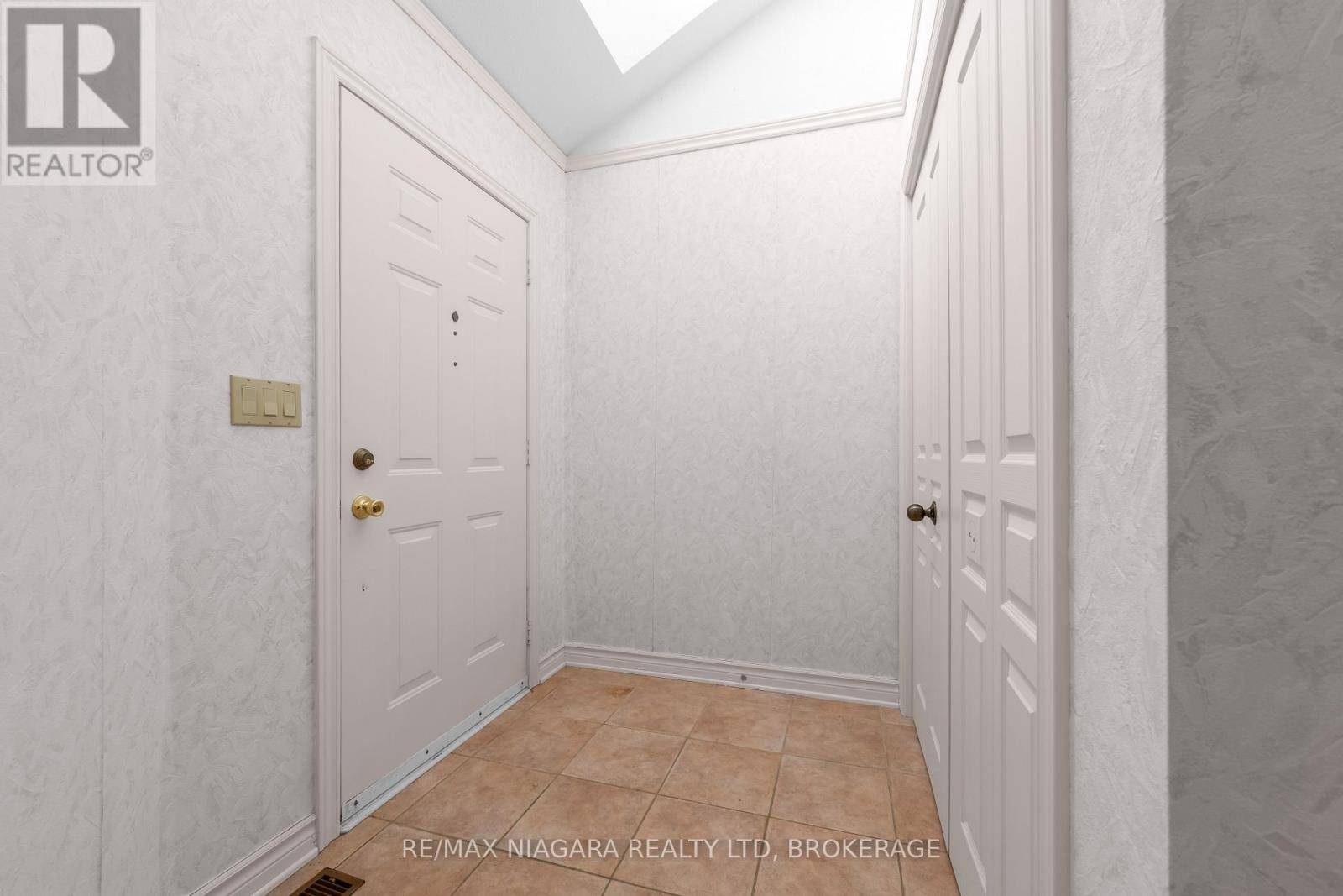 Niagara-on-the-lake (virgil), ON L0S1J0,40 FRONTIER DRIVE