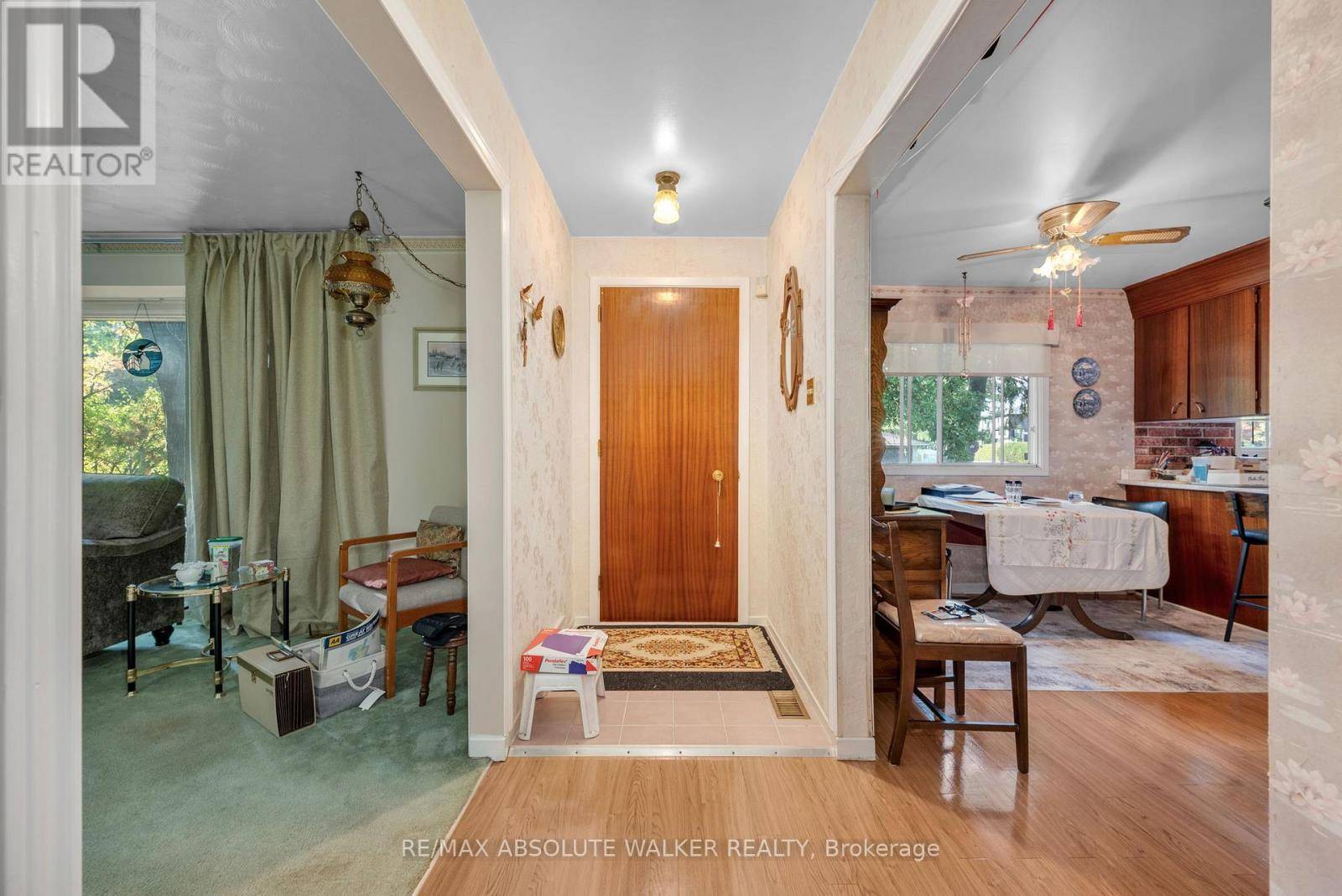 Ottawa, ON K2S0S4,16 BEVERLY STREET