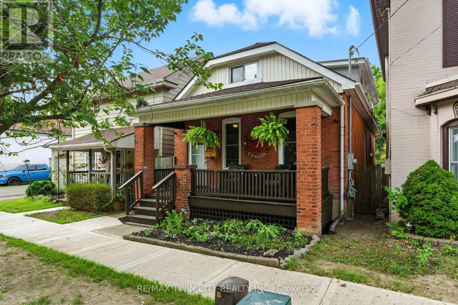 Brantford, ON N3S2J9,7 SUPERIOR STREET