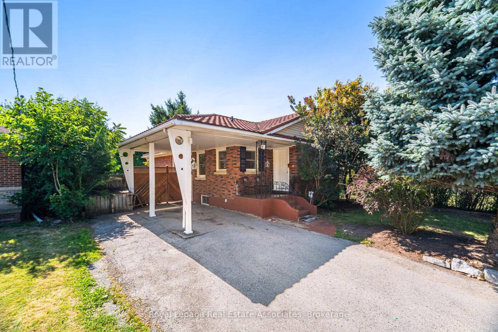 St. Catharines (facer), ON L2M5A5,319 Grantham AVE #Lower