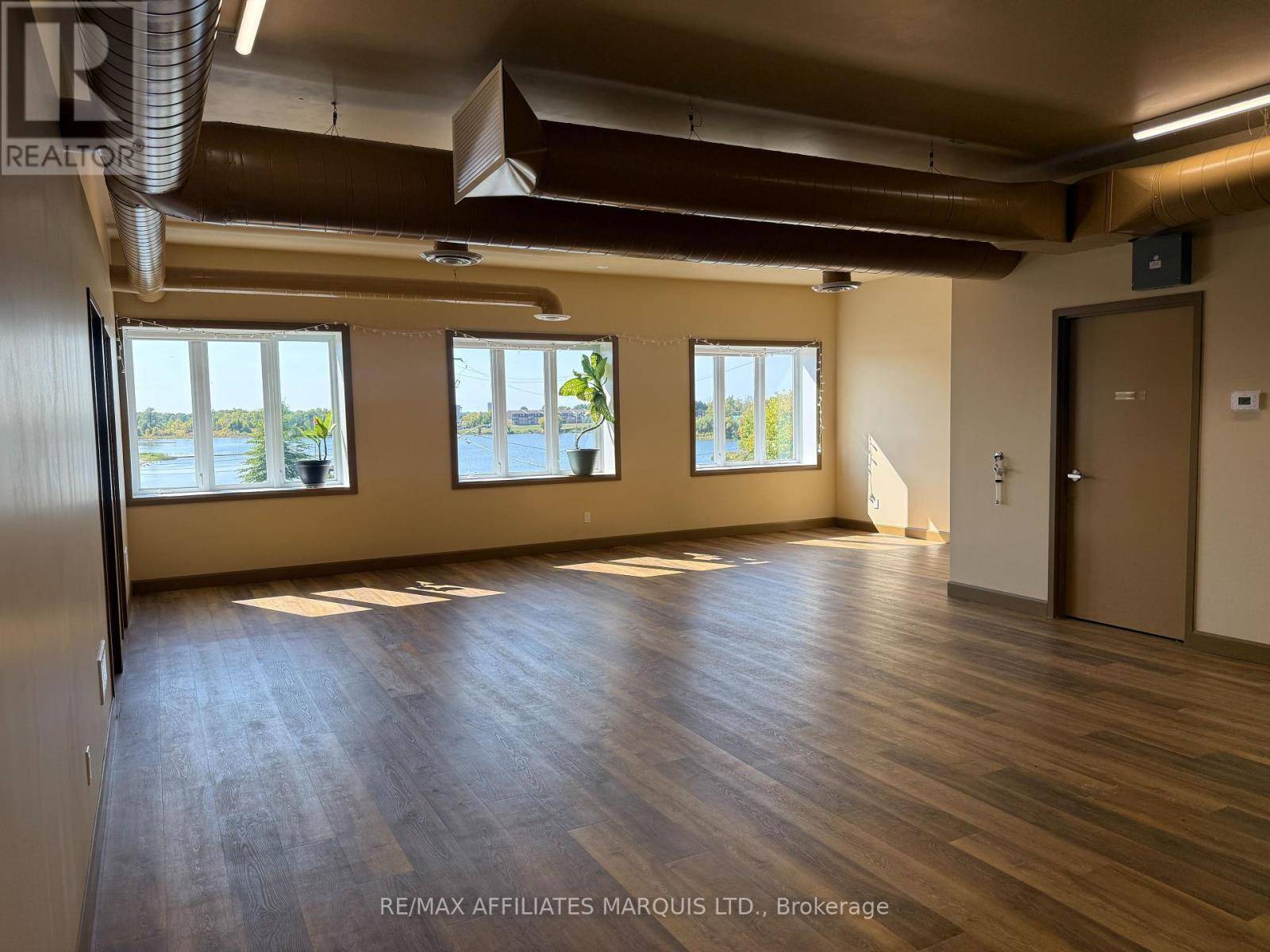 North Glengarry, ON K0C1A0,90 MAIN STREET S