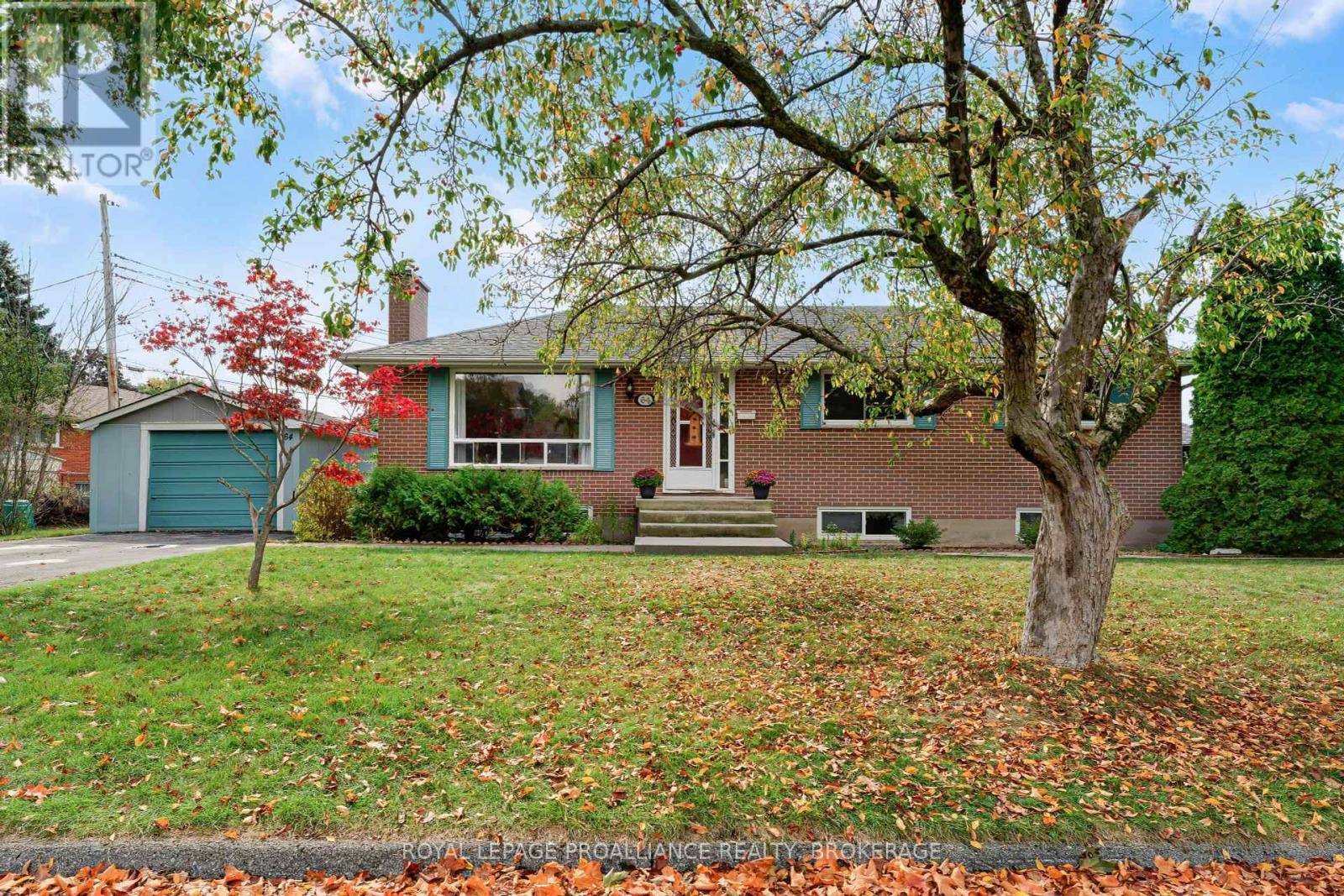 Kingston (central City West), ON K7M2W3,64 MICHAEL GRASS CRESCENT