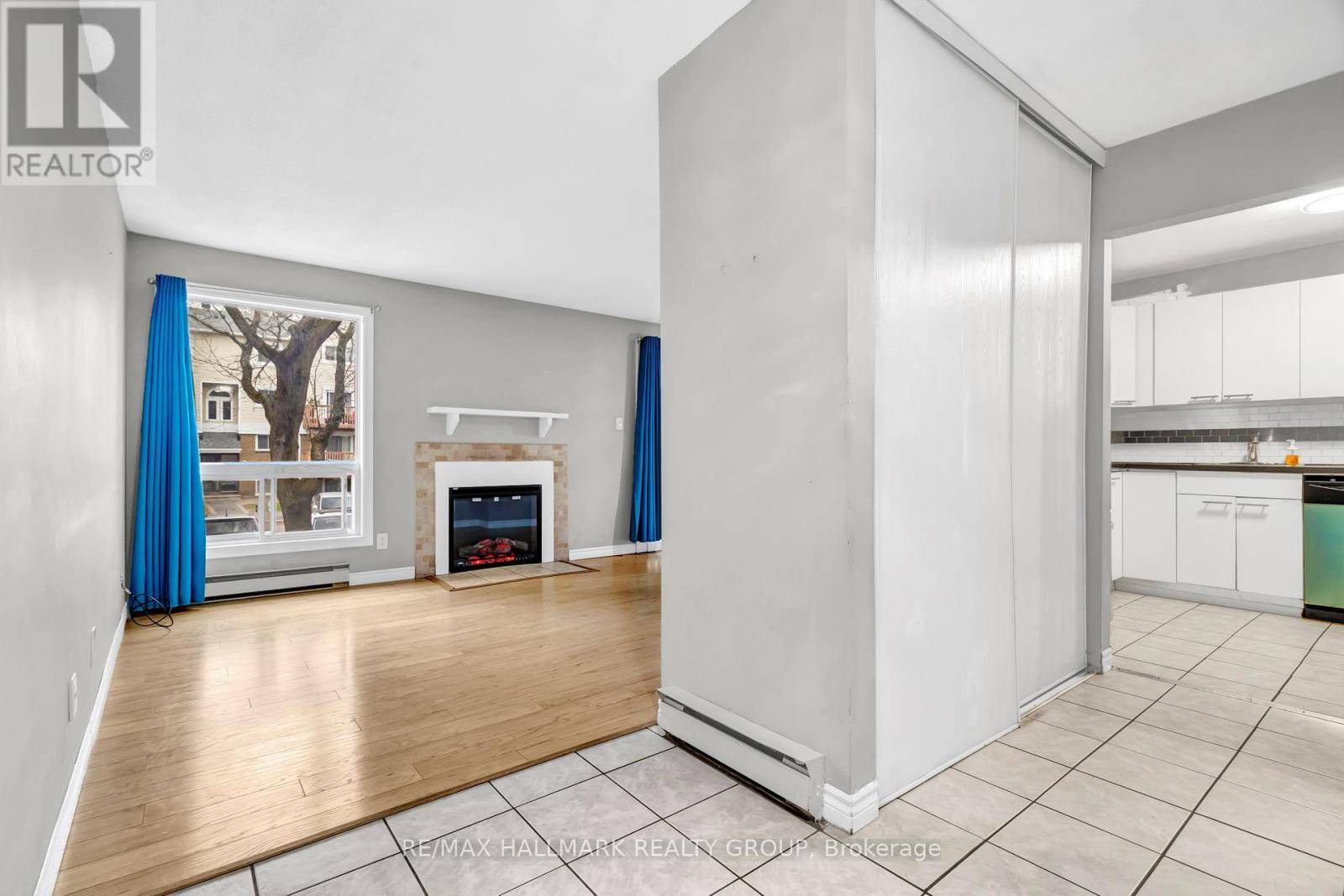 Ottawa, ON K2L3A9,460 Fenerty CT #1