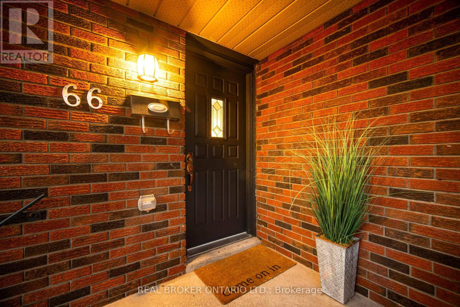 Hamilton (riverdale), ON L8E1E1,66 GAINSBOROUGH ROAD