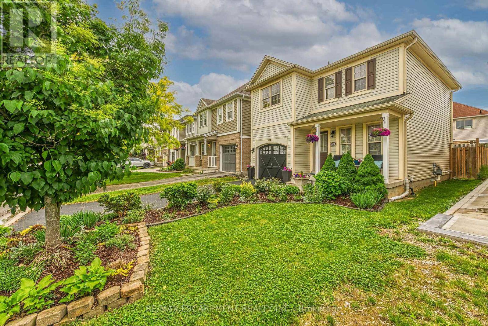 Hamilton (binbrook), ON L0R1C0,68 POWELL DRIVE