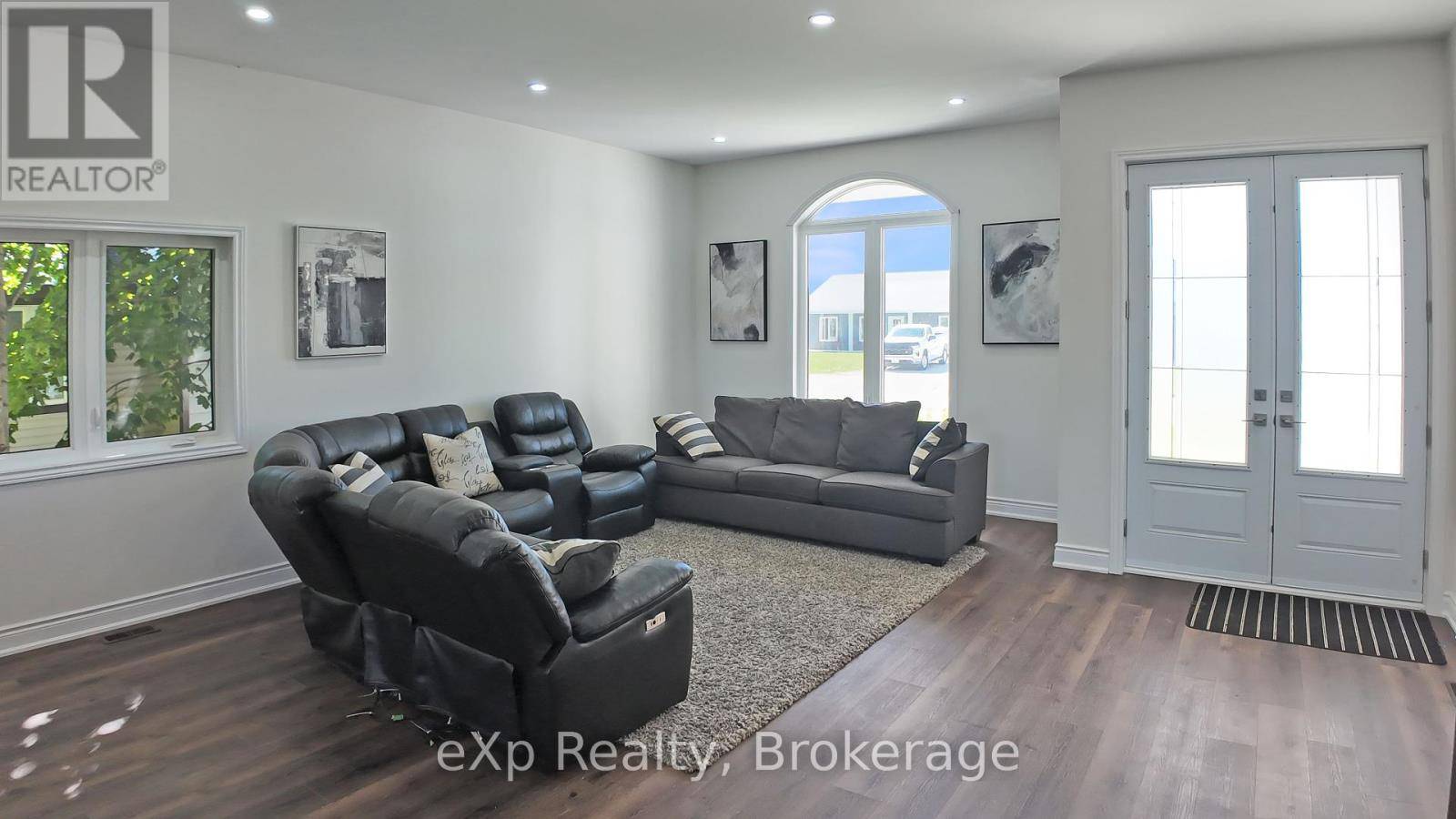 West Grey, ON N0G2M0,221 FORLER STREET