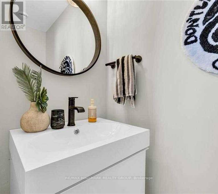 Ottawa, ON K2A0B3,359 WHITBY AVE #B1