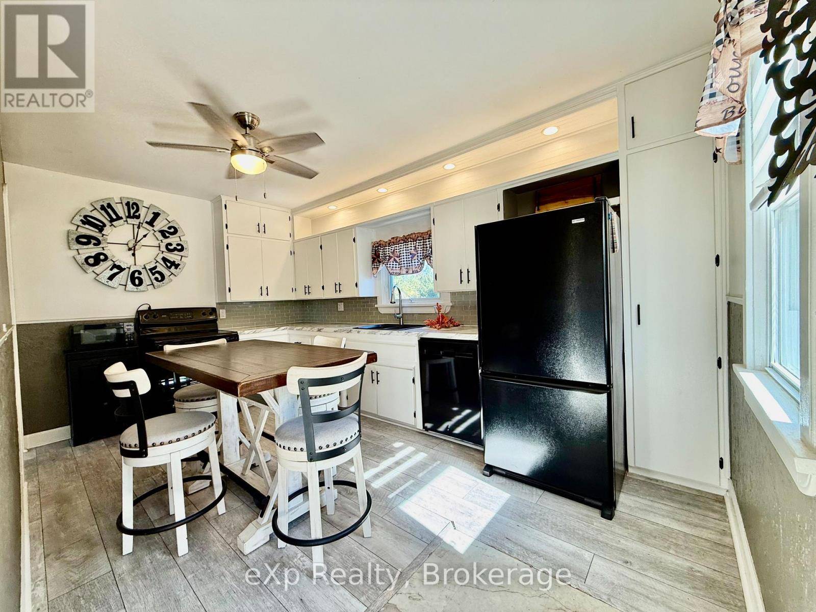 Hanover, ON N4N2R2,251 11TH AVENUE