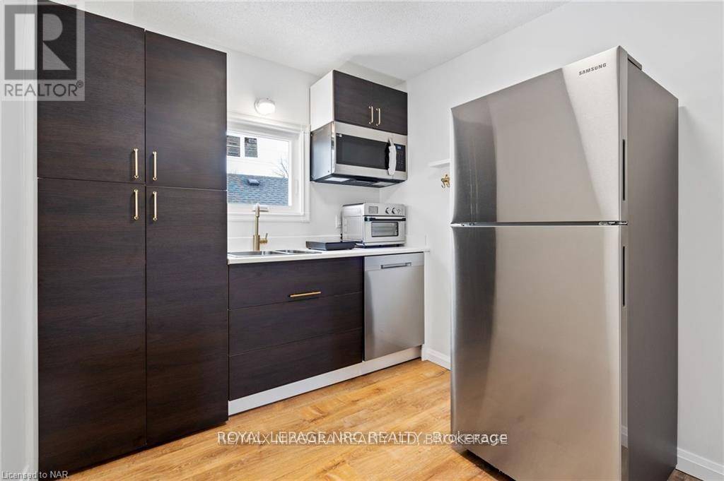 Fort Erie (ridgeway), ON L0S1N0,3717 Hibbard ST #2