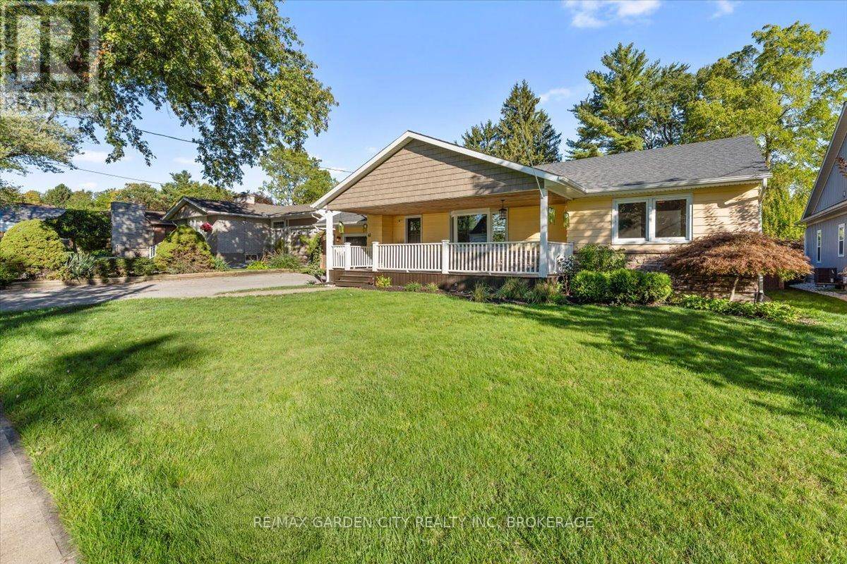 Pelham (fonthill), ON L0S1E0,41 EMMETT STREET