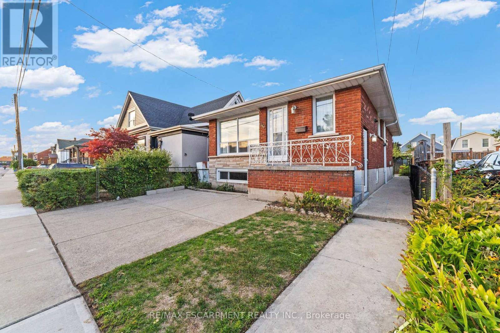 Hamilton (crown Point), ON L8H2C6,99 EDINBURGH AVENUE