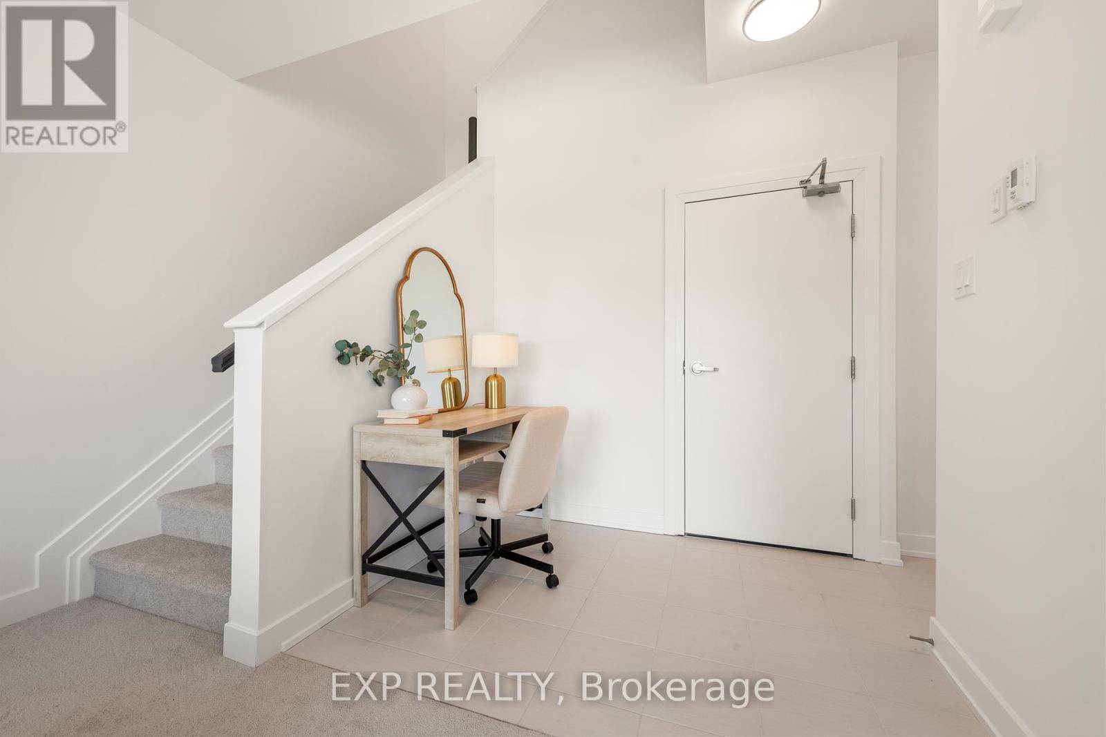 Ottawa, ON K0A2P0,230 Pingwi PL #C