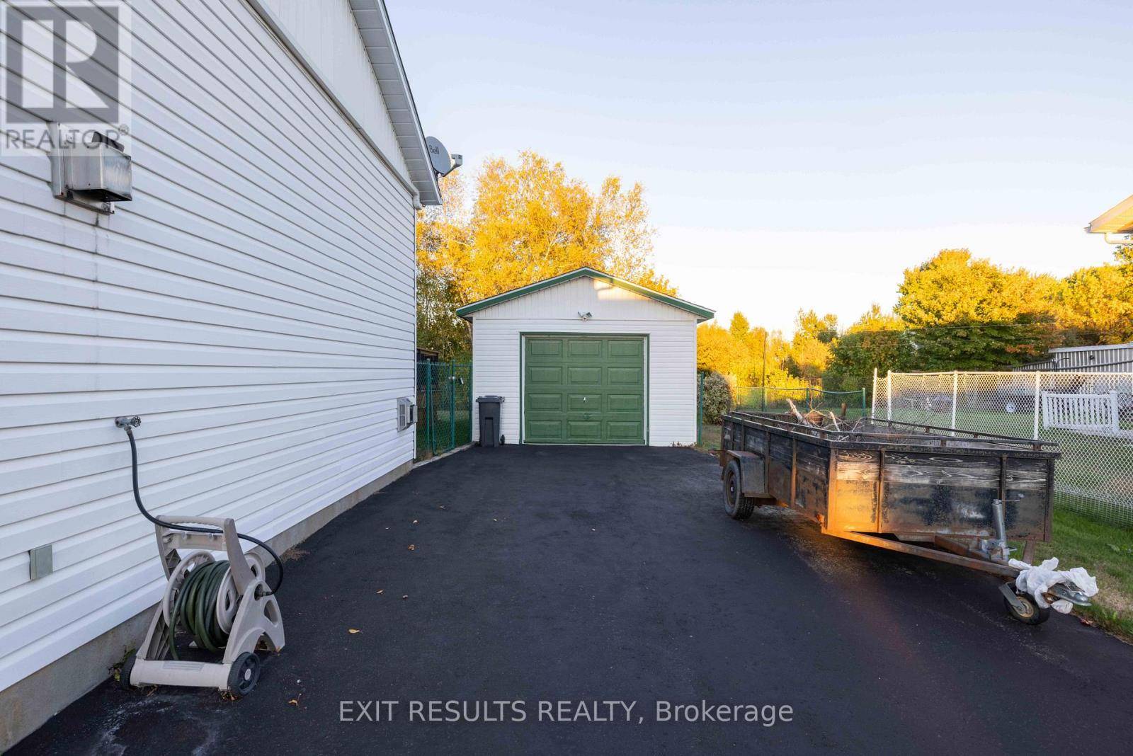 Alfred And Plantagenet, ON K0B1A0,565 BOLT ROAD