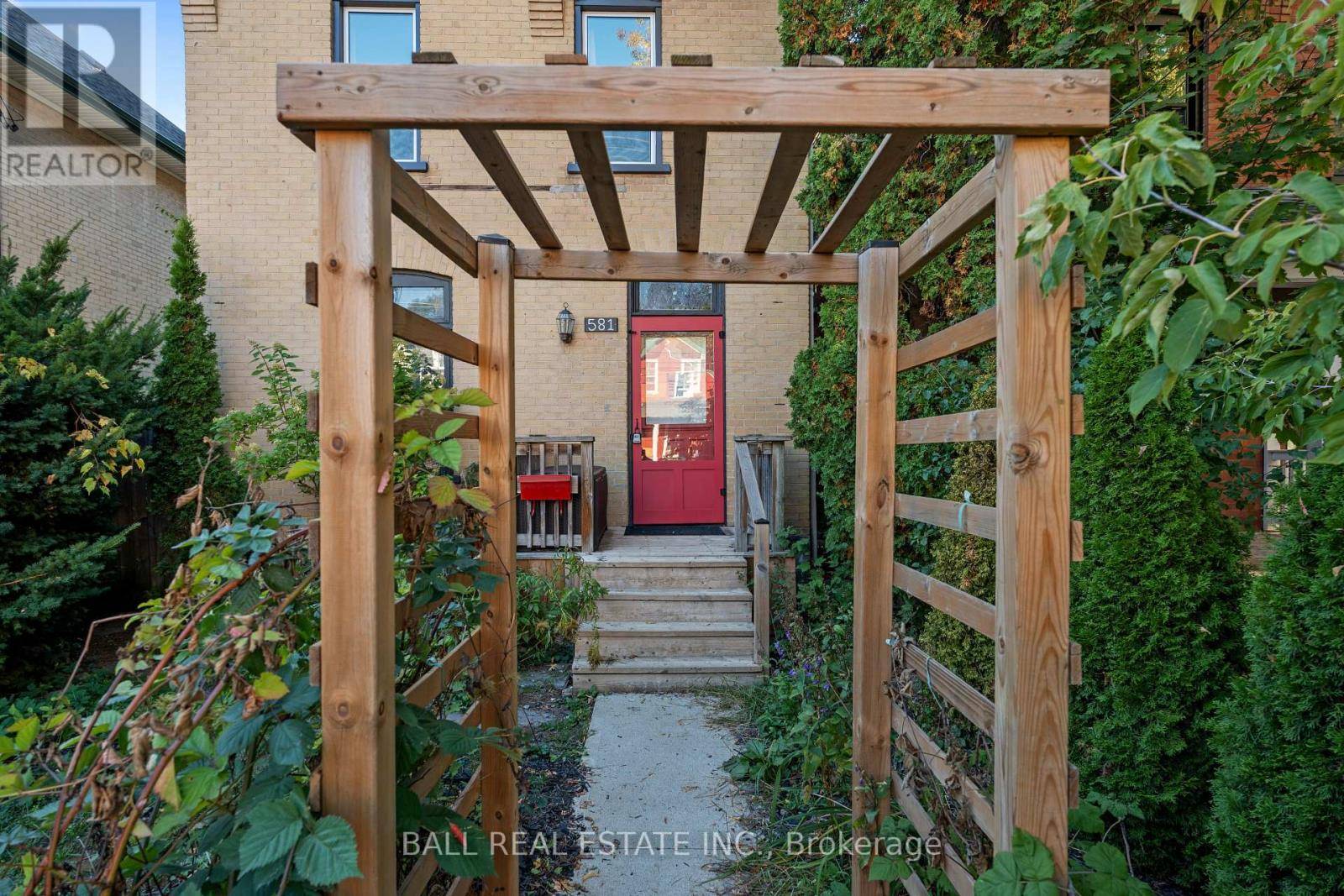 Peterborough (town Ward 3), ON K9H3W8,581 AYLMER STREET N