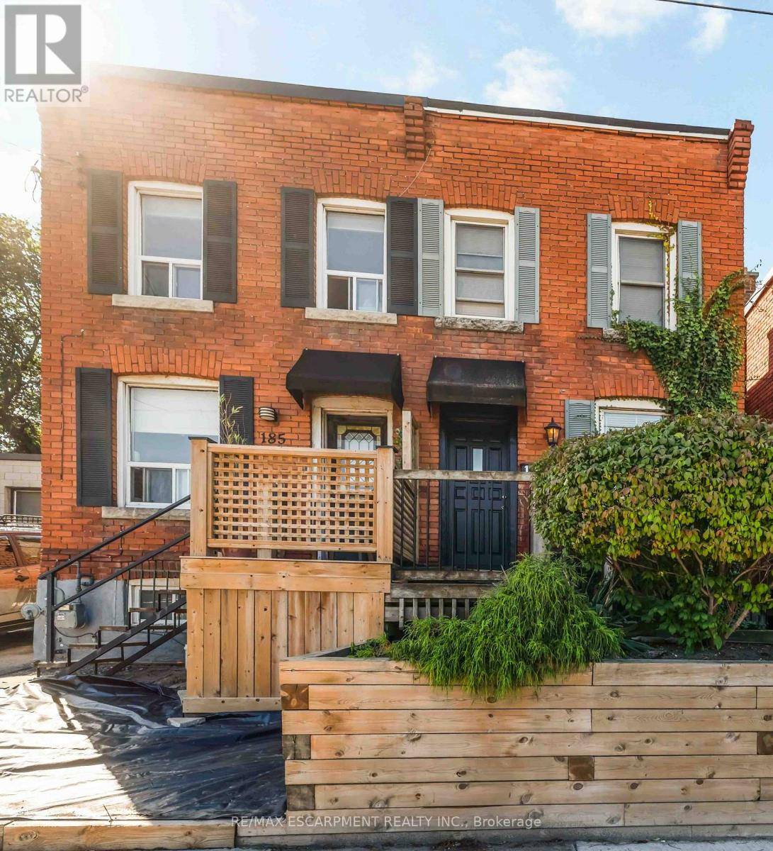 Hamilton (central), ON L8R2H3,187 BARTON STREET W