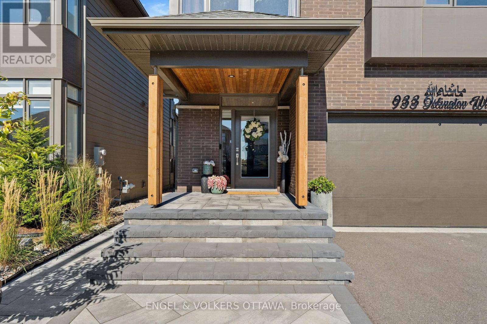 Ottawa, ON K1T0T7,933 ISLINGTON WAY