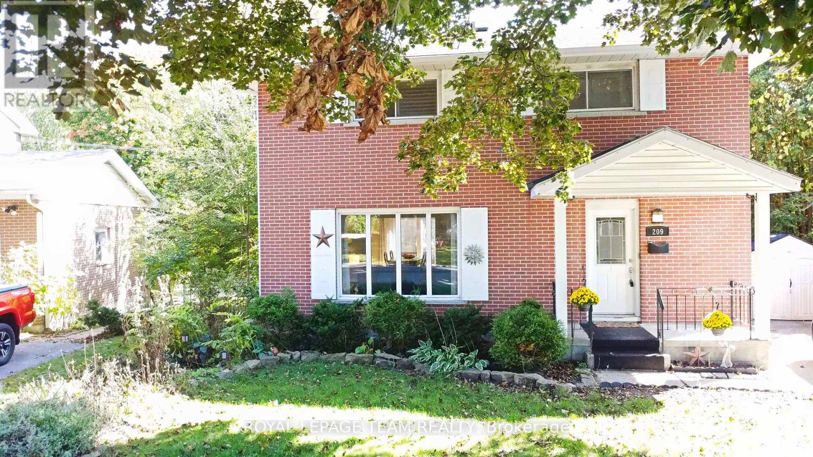 Brockville, ON K6V1X8,209 REYNOLDS DRIVE E