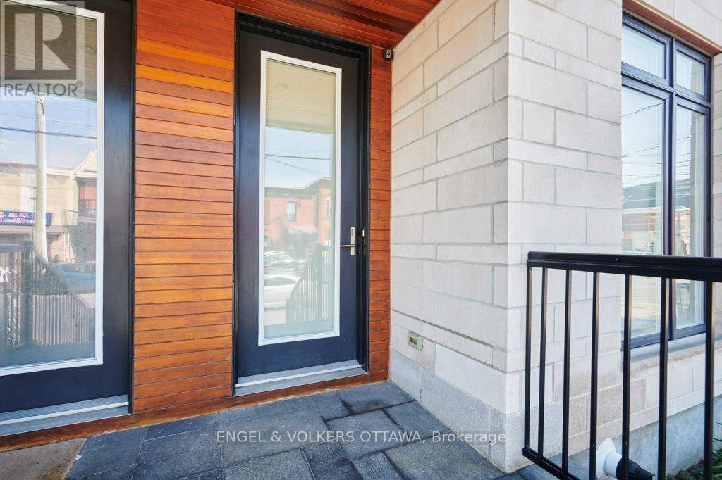Ottawa, ON K1R7K1,353E BOOTH STREET
