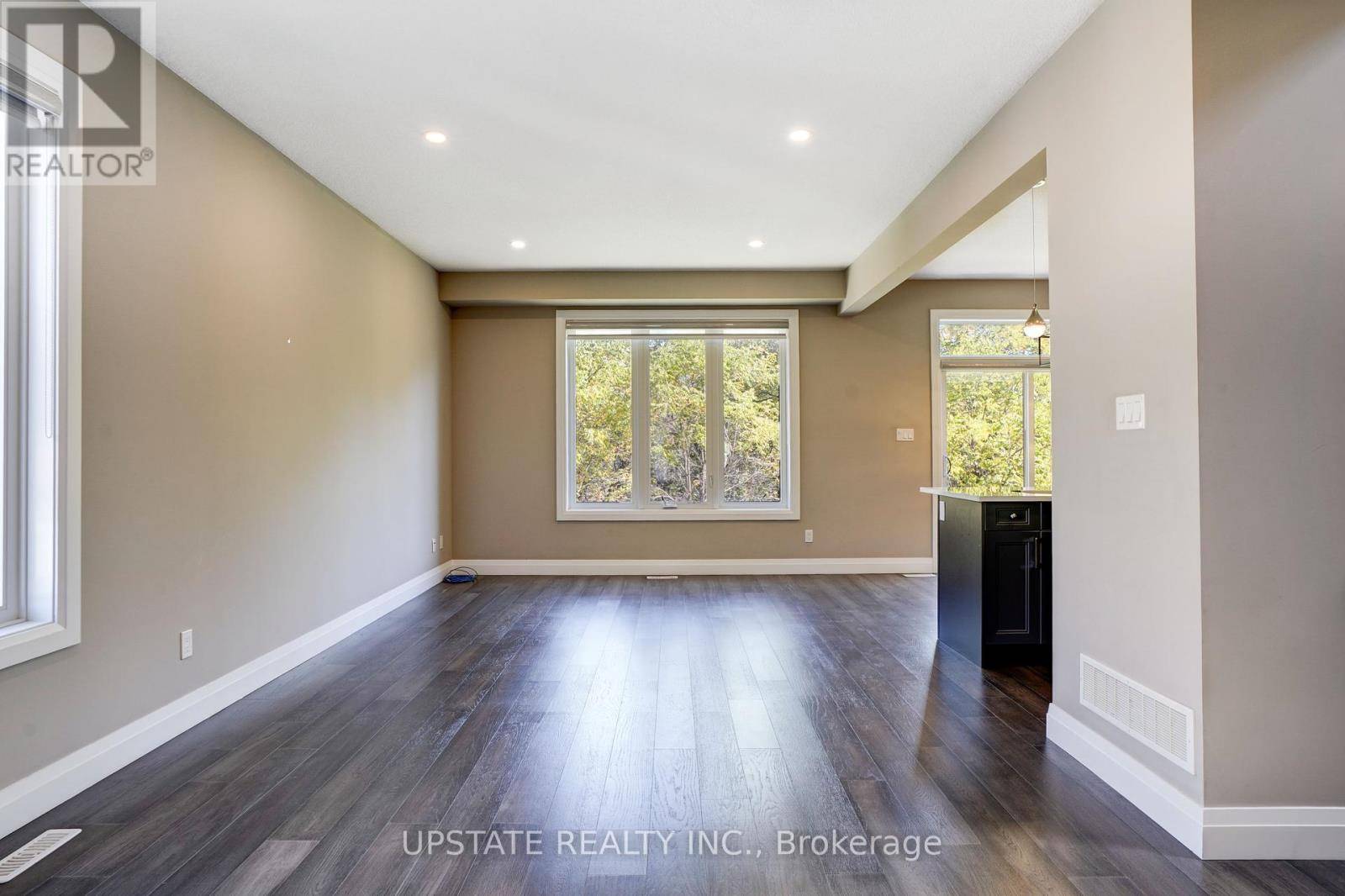 London South (south U), ON N6M0J9,2694 BOBOLINK LANE