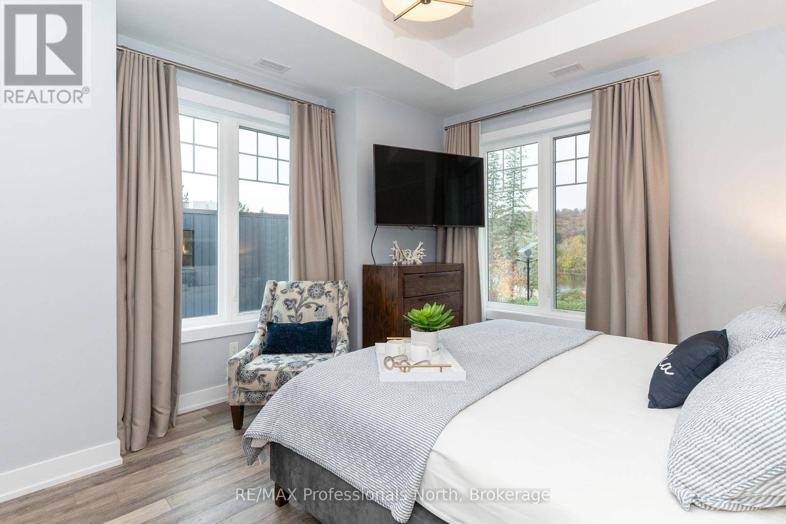 Huntsville (chaffey), ON P1H1A9,25 Pen Lake Point RD #100