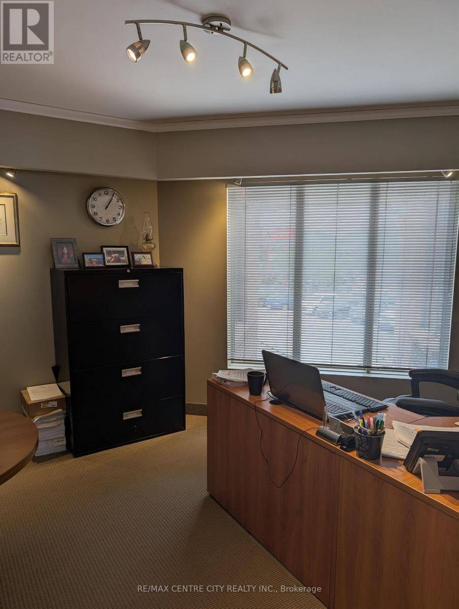 London South (south P), ON N6J4V7,630 Wharncliffe RD South #3