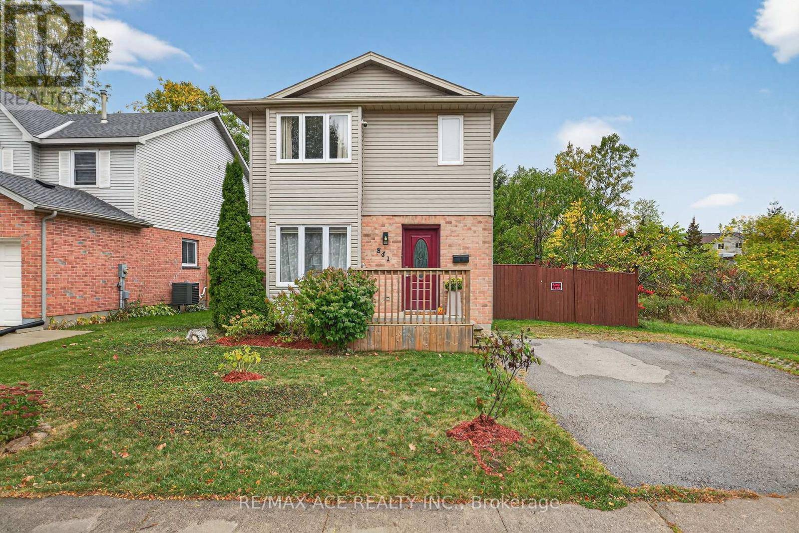 London South (south J), ON N5Z5B4,841 DEVERON CRESCENT