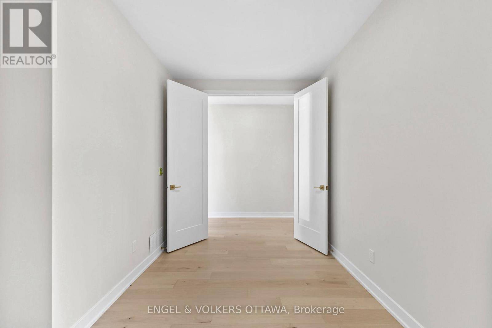 Ottawa, ON K1S0J2,48 MCNAUGHTON AVENUE