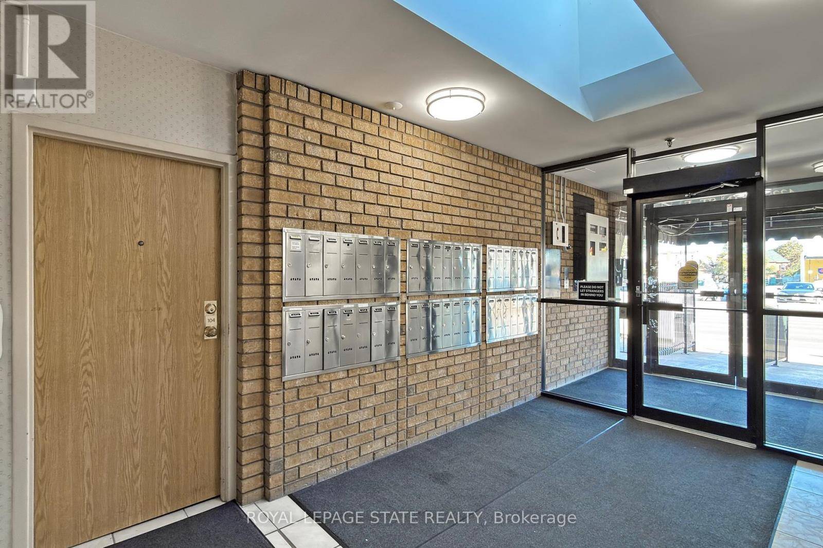 Hamilton (stinson), ON L8N1J9,432 Main ST #1002