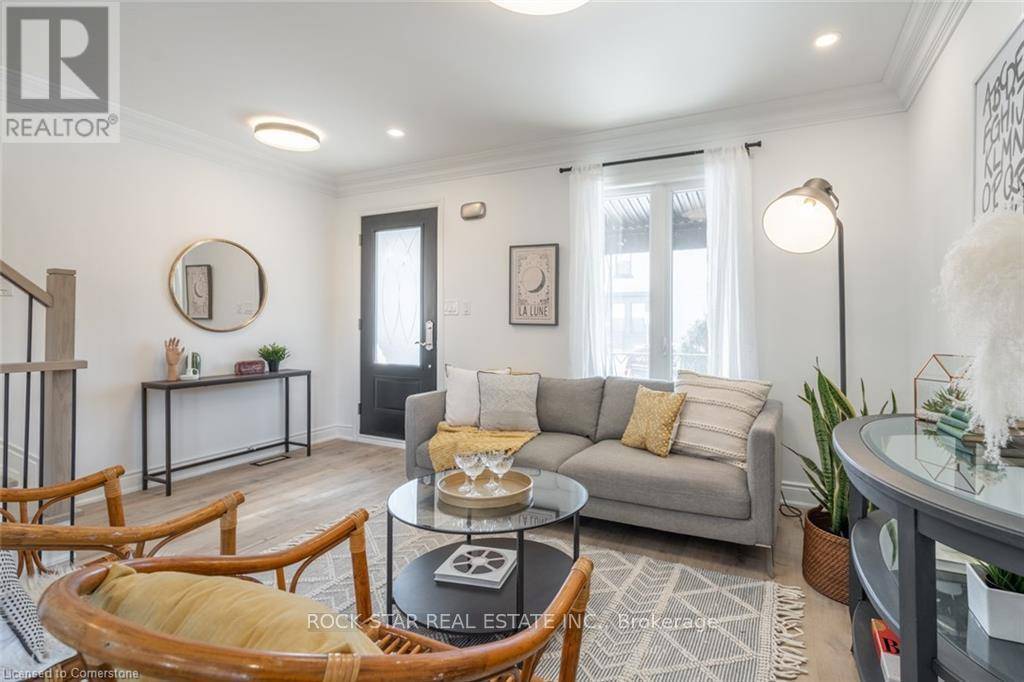 Hamilton (gibson), ON L8L2V2,1 EDWARD STREET