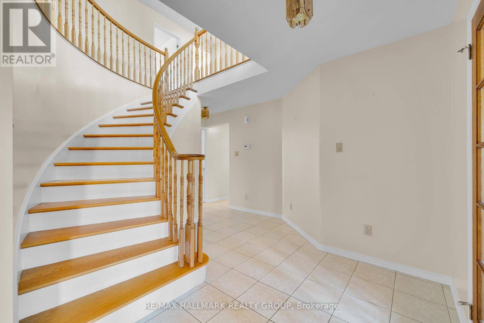 Ottawa, ON K1Z7X7,1396 LAROSE AVENUE