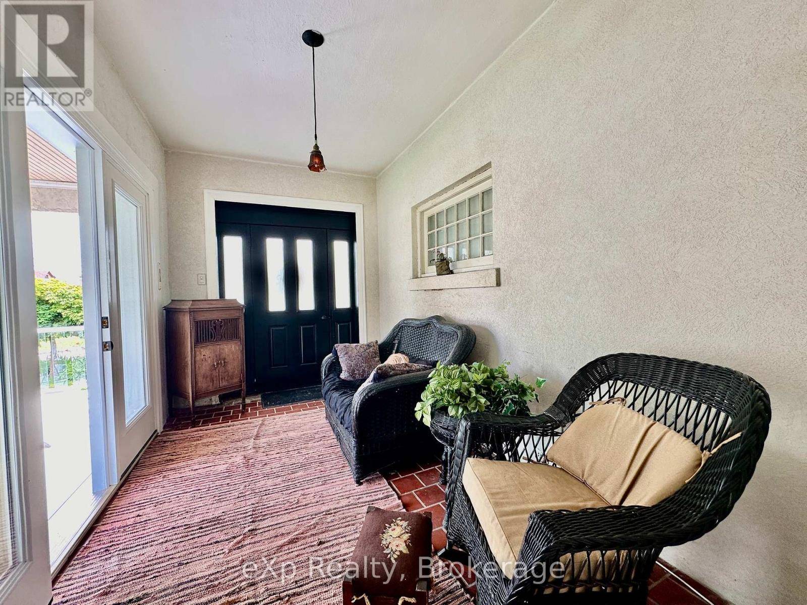 Hanover, ON N4N1M9,85 10TH STREET