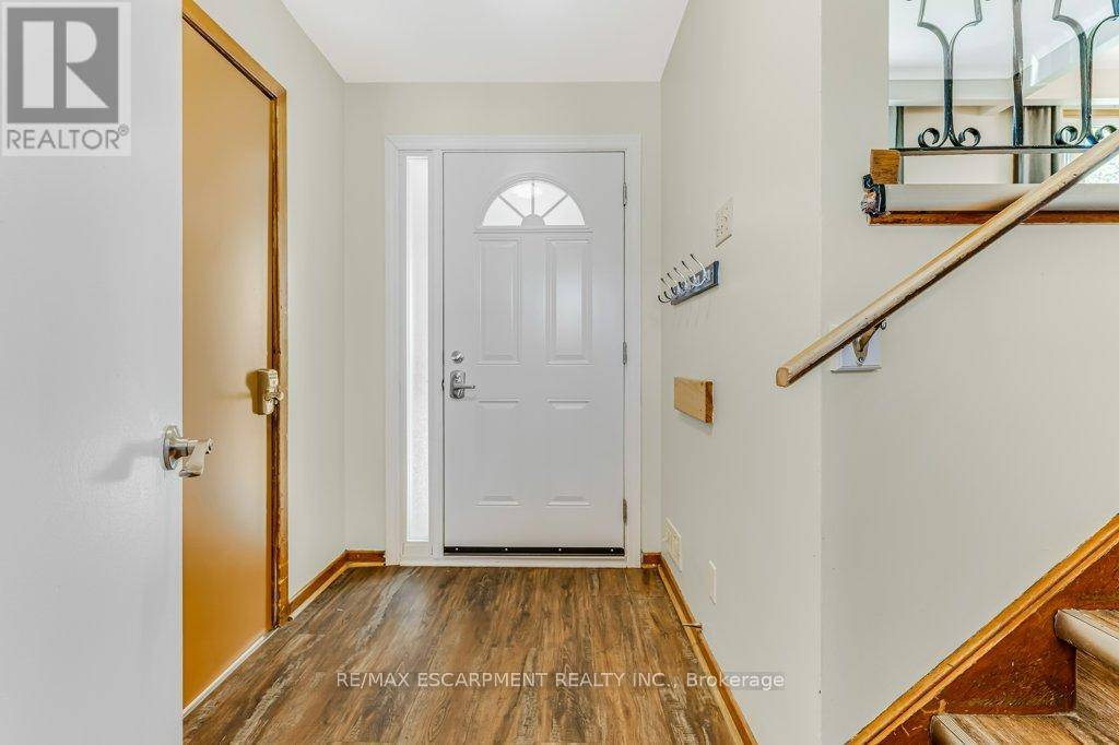 St. Catharines (lakeshore), ON L2N3V8,12 SHORELINE DRIVE