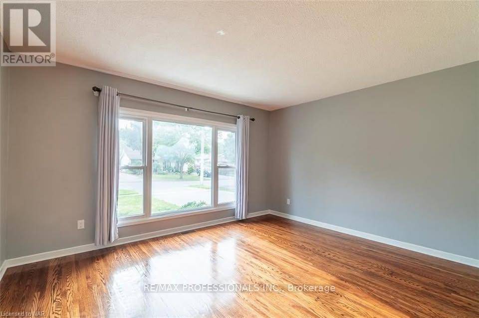 St. Catharines (secord Woods), ON L2P1S6,35 Carriage RD #Upper