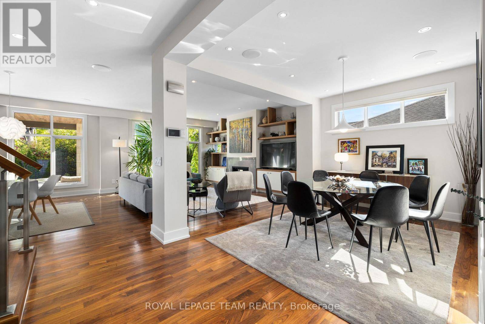 Ottawa, ON K2B5C4,879 WINNINGTON AVENUE