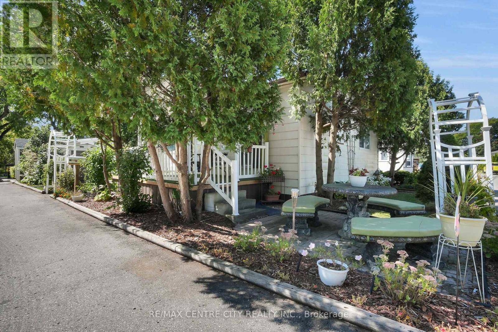 London South (south D), ON N6J1G1,198 Springbank DR #87