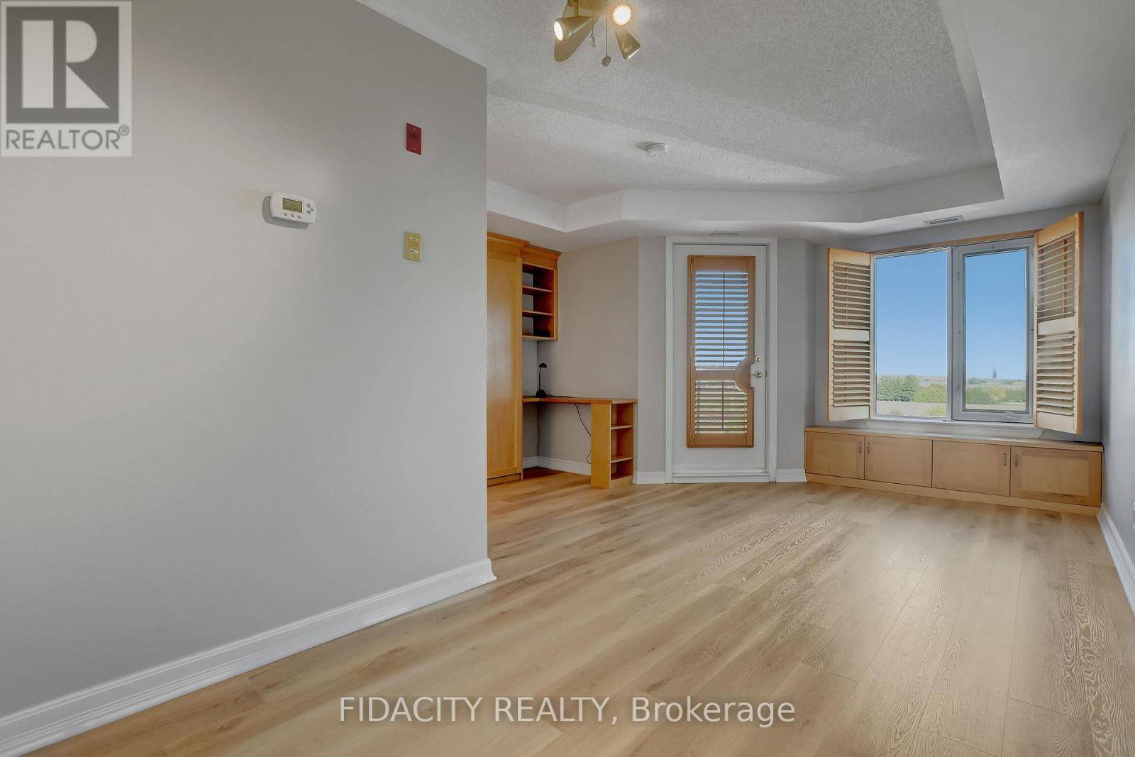 Ottawa, ON K2C4G4,310 Central Park DR #6C