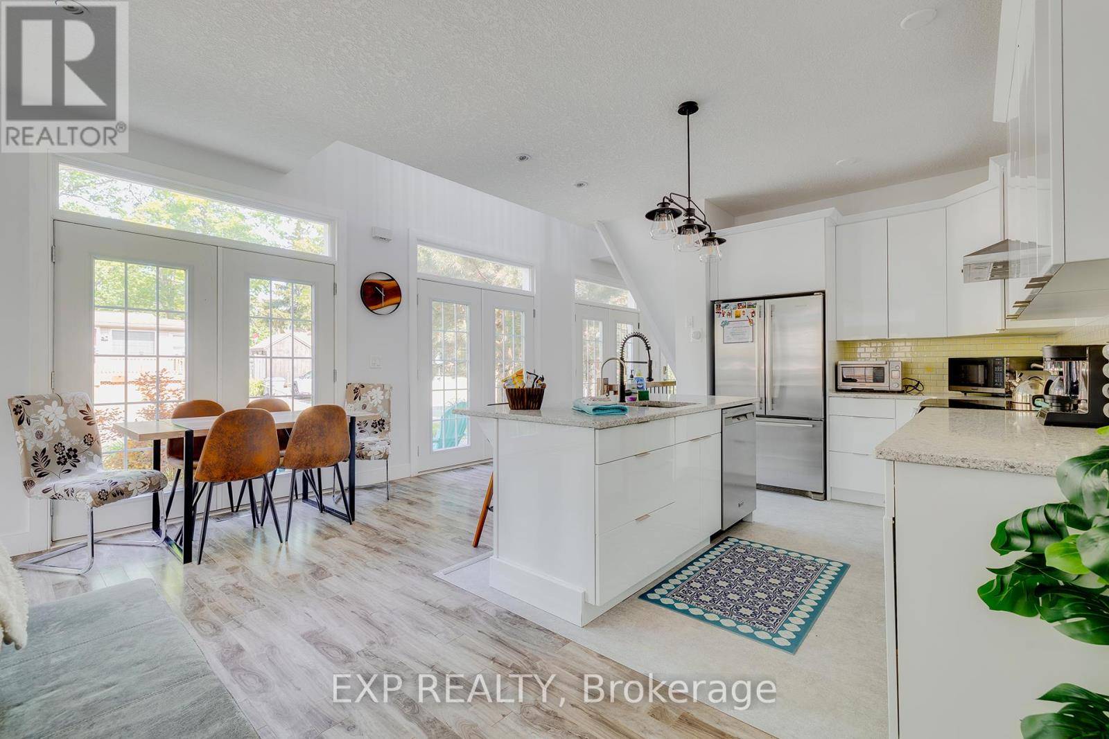 Lambton Shores (grand Bend), ON N0M1T0,28 CENTRE STREET