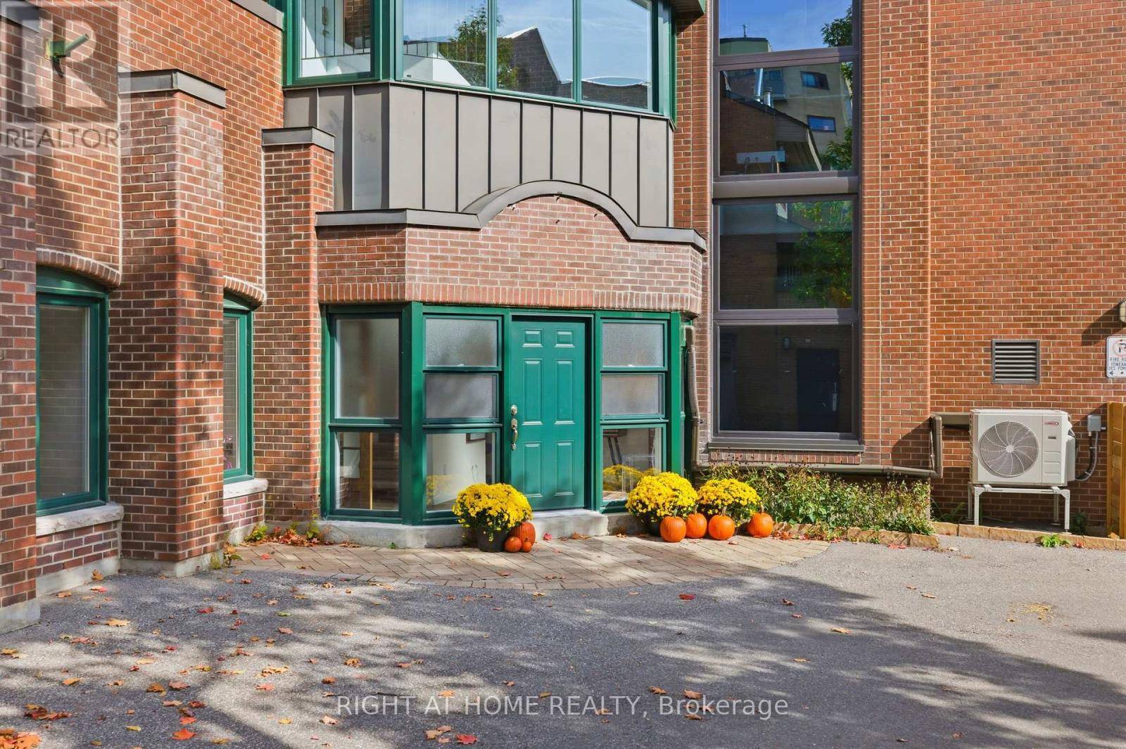 Ottawa, ON K1M1C5,135 Springfield RD #21