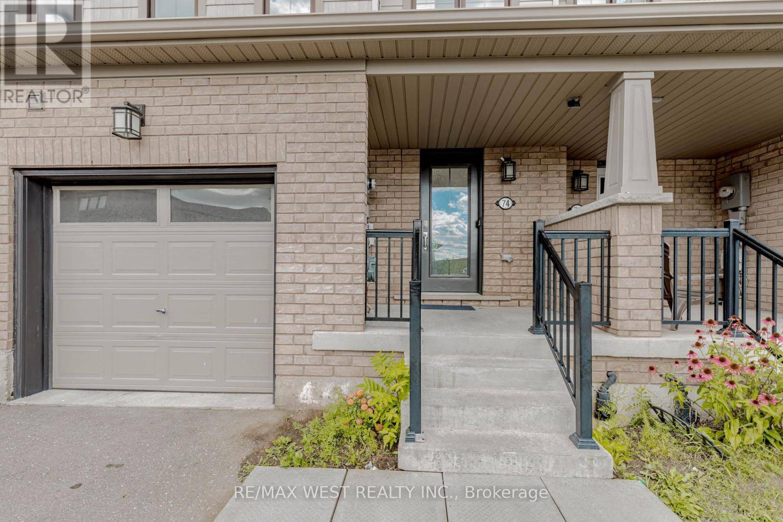 Hamilton (stoney Creek Mountain), ON L8J0K7,74 PAGEBROOK CRESCENT