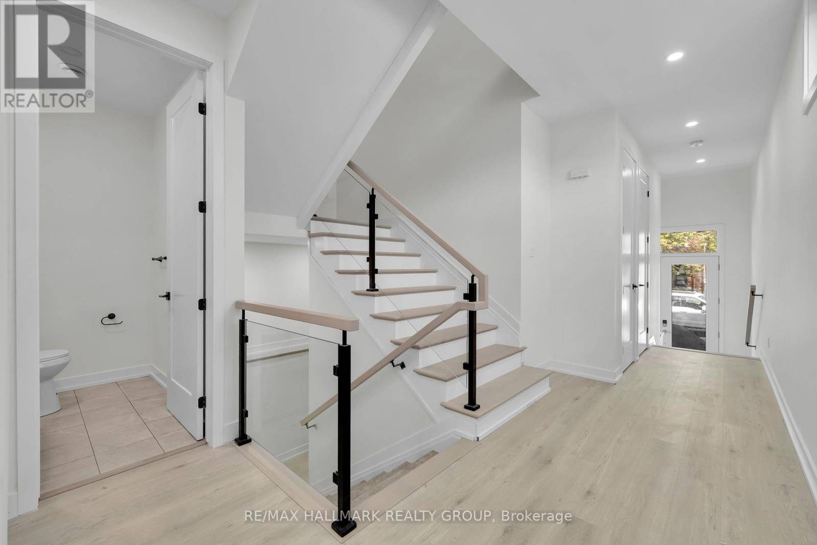 Ottawa, ON K1K1C8,472 MUTUAL STREET