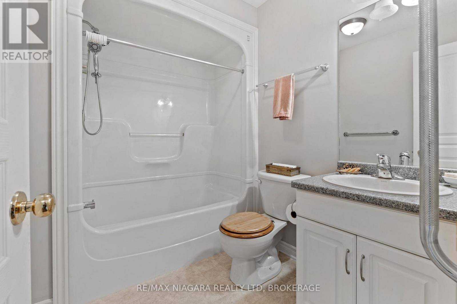 Fort Erie (ridgeway), ON L0S1N0,3730 Disher ST #4