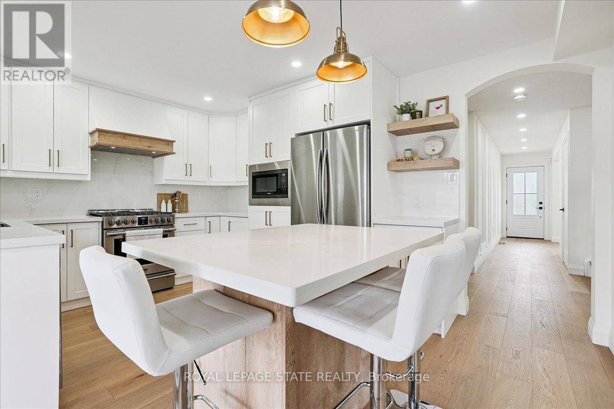 Hamilton (stoney Creek), ON L8E0A4,54 IVYBRIDGE DRIVE