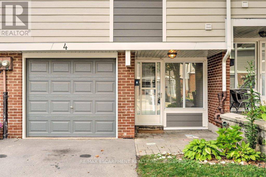 Hamilton (dundas), ON L9H5P7,4 TRUDY COURT