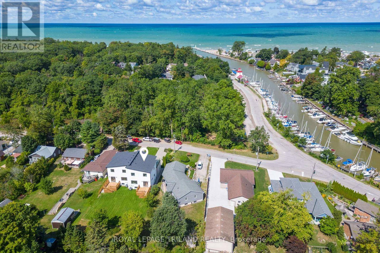 Lambton Shores (grand Bend), ON N0M1T0,32 ALBERTA STREET