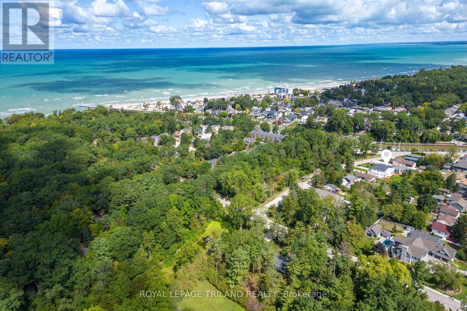 Lambton Shores (grand Bend), ON N0M1T0,32 ALBERTA STREET