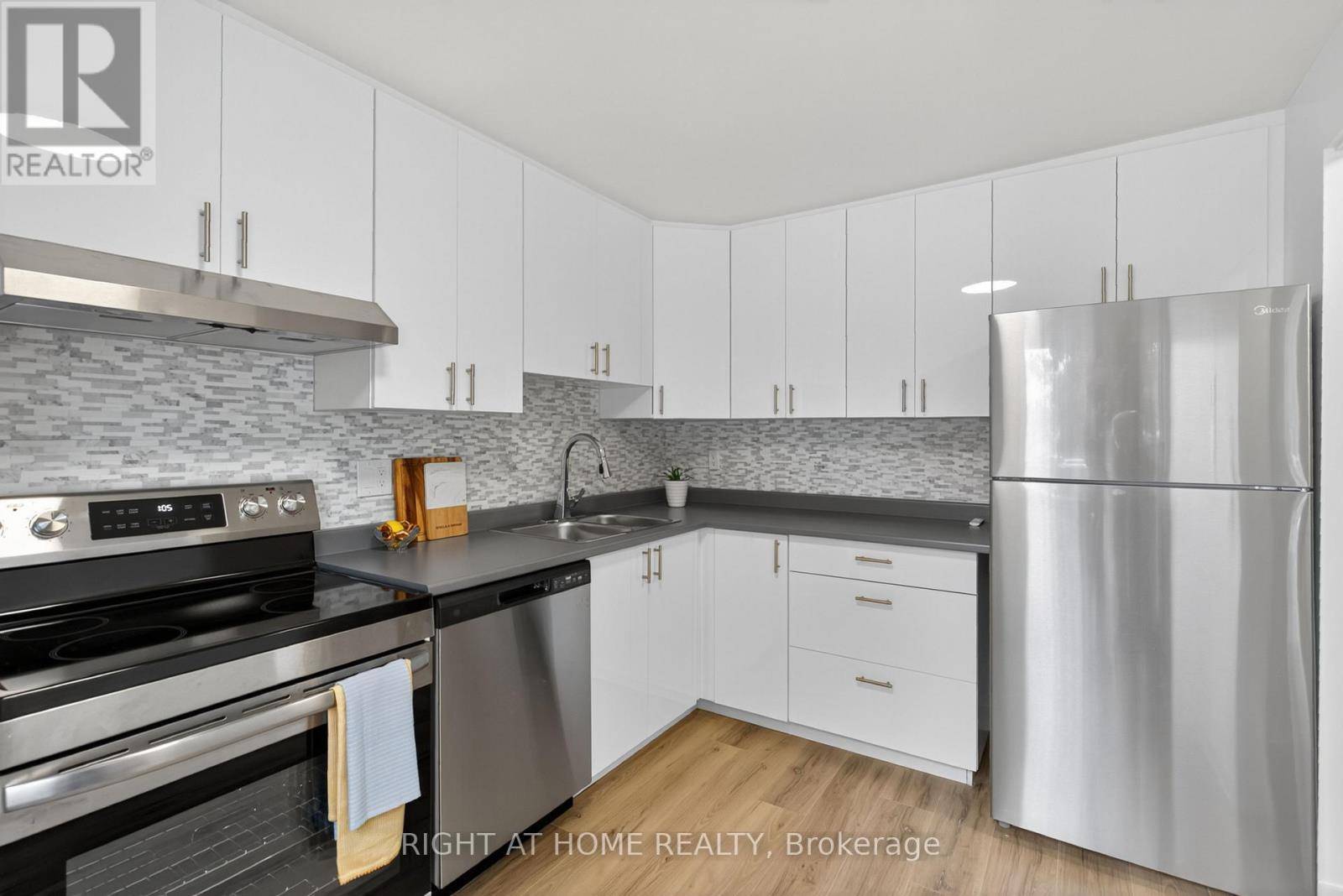 Ottawa, ON K1B4N7,2311 STONEHENGE CRESCENT