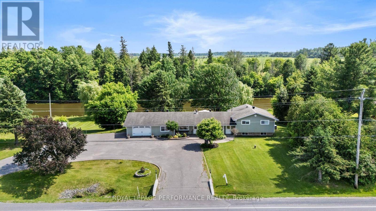 Russell, ON K0A1W0,1430 NOTRE DAME STREET