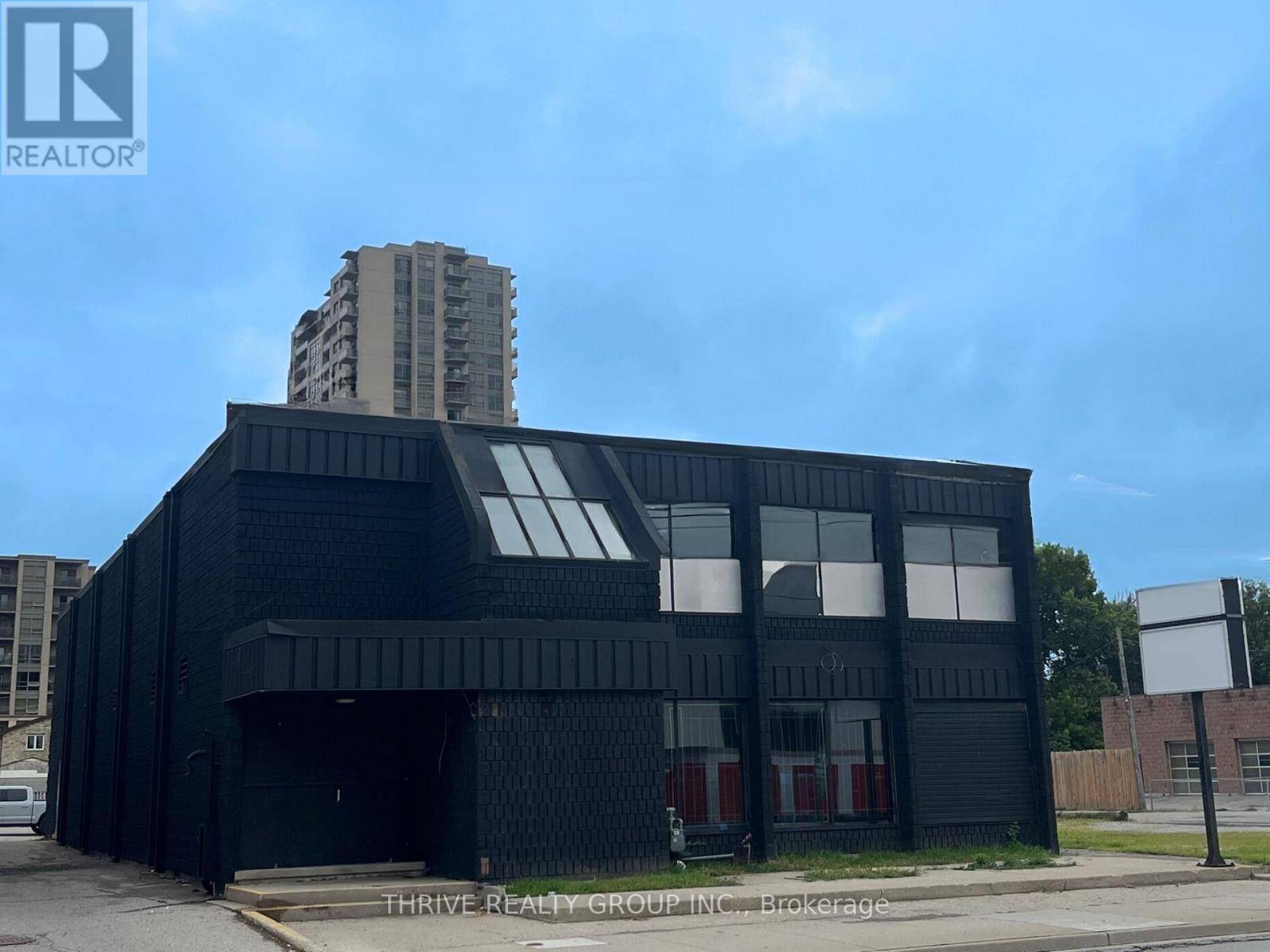 London East (east L), ON N5W2S8,724 YORK STREET